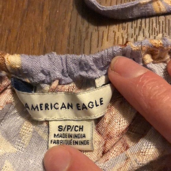 Two barely worn crop tops from American Eagle - Picture 3 of 5